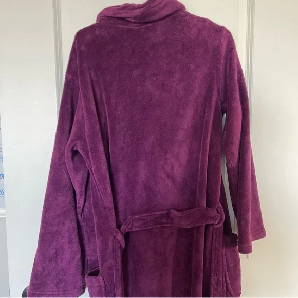 Robe - Picture 3 of 6